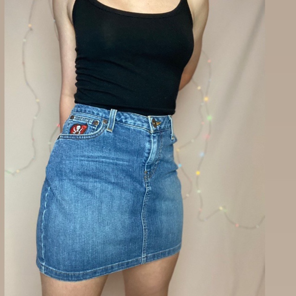 Tampa Bay Buccaneers Classic Blue Denim Mini Skirt - size 8
